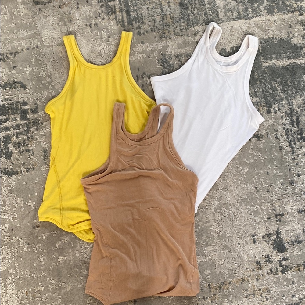 Lululemon hold tight tops size 2